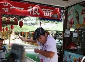 网红小哥探百货,带你领略时尚潮流与购物新体验