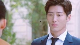 男明星与老板签约,男明星与老板携手共创辉煌